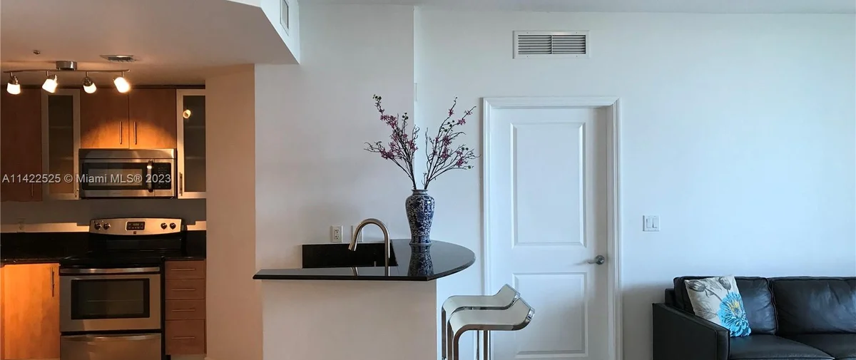 7900 & 7910 Harbor Island Dr