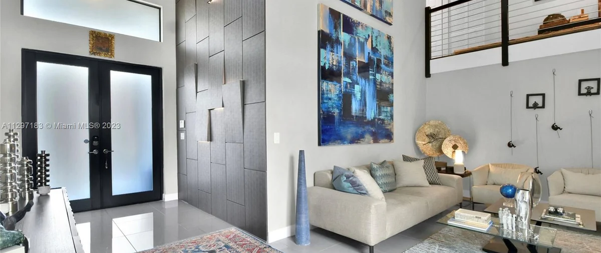 17555 Collins Ave