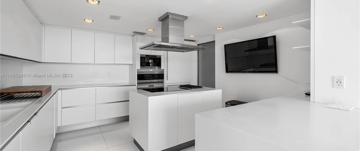 10155 Collins Ave Bal