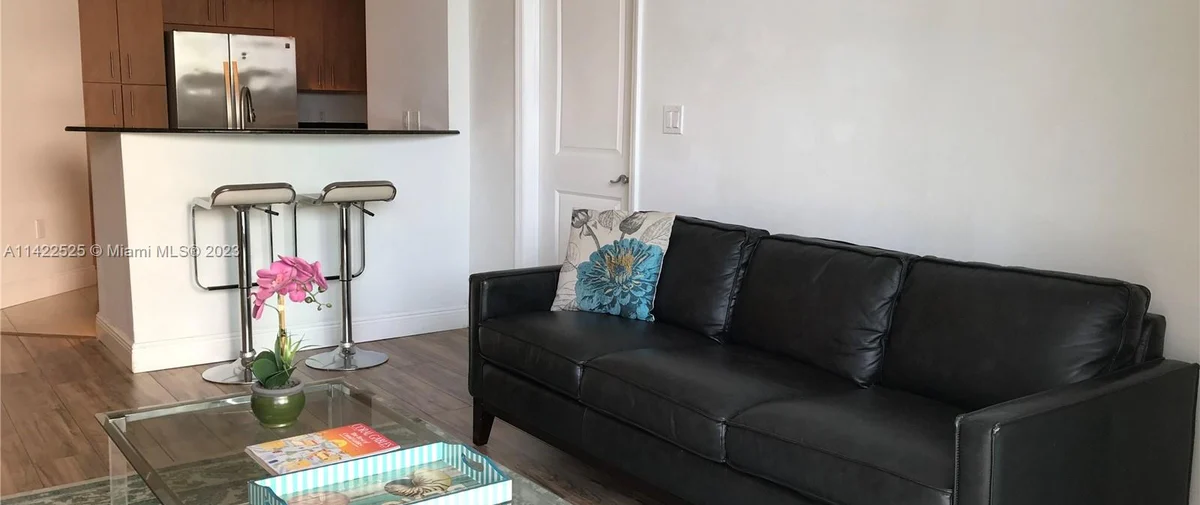 7900 & 7910 Harbor Island Dr