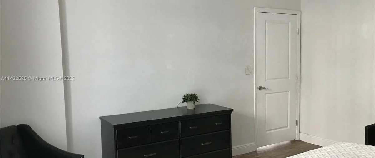 7900 & 7910 Harbor Island Dr