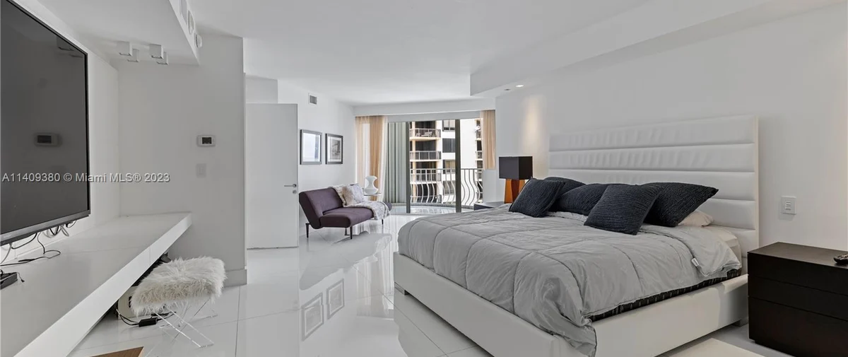 10155 Collins Ave Bal