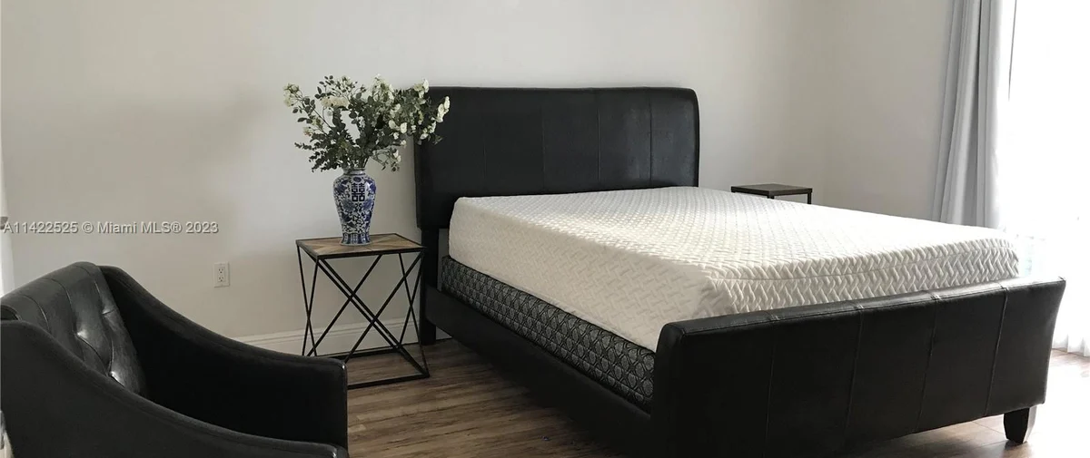 7900 & 7910 Harbor Island Dr