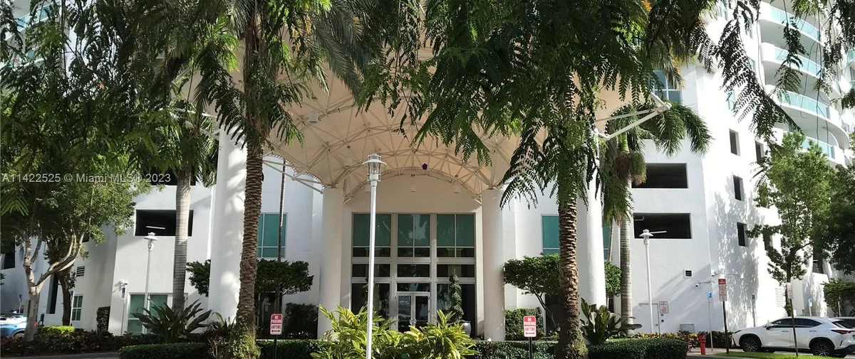 7900 & 7910 Harbor Island Dr