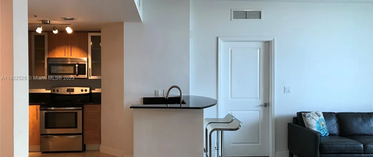 7900 & 7910 Harbor Island Dr