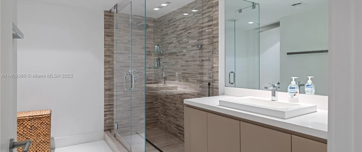 10155 Collins Ave Bal