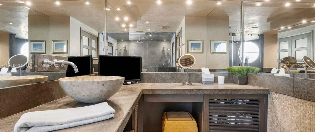 1660 S Bayshore Court