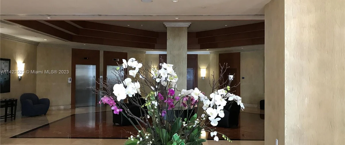 7900 & 7910 Harbor Island Dr