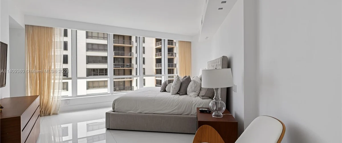 10155 Collins Ave Bal