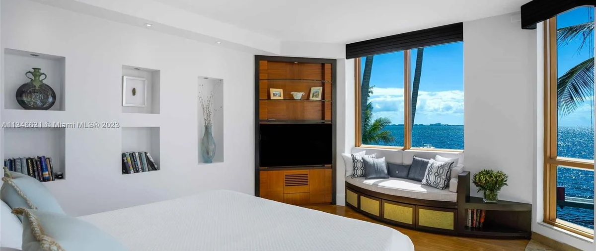 1660 S Bayshore Court