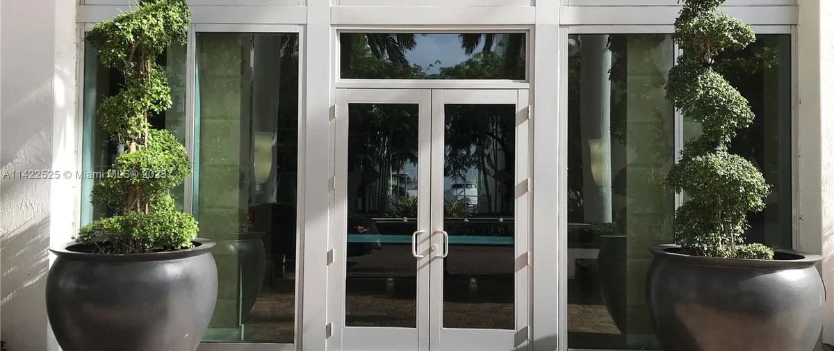 7900 & 7910 Harbor Island Dr