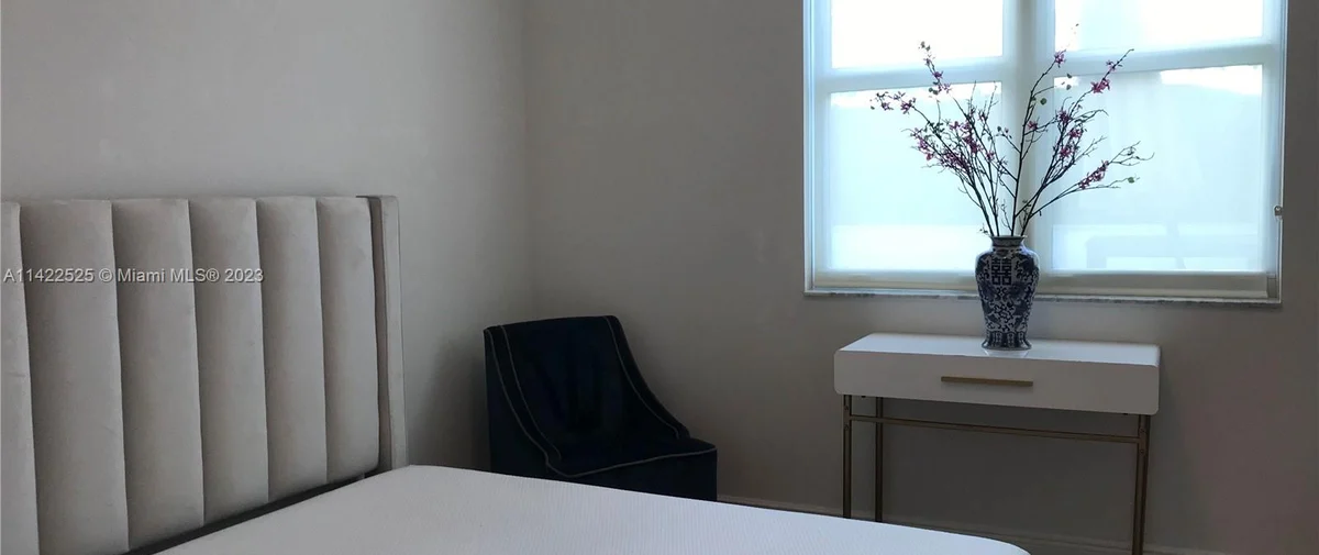 7900 & 7910 Harbor Island Dr