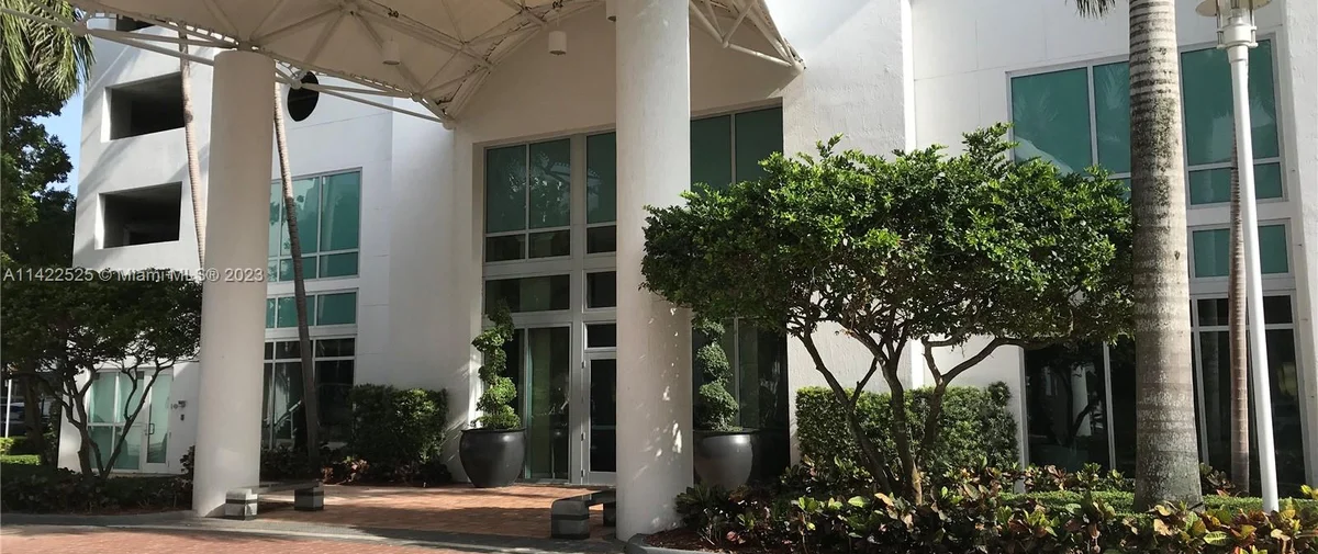 7900 & 7910 Harbor Island Dr