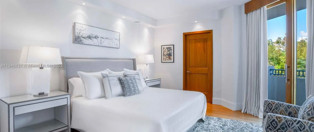 1660 S Bayshore Court