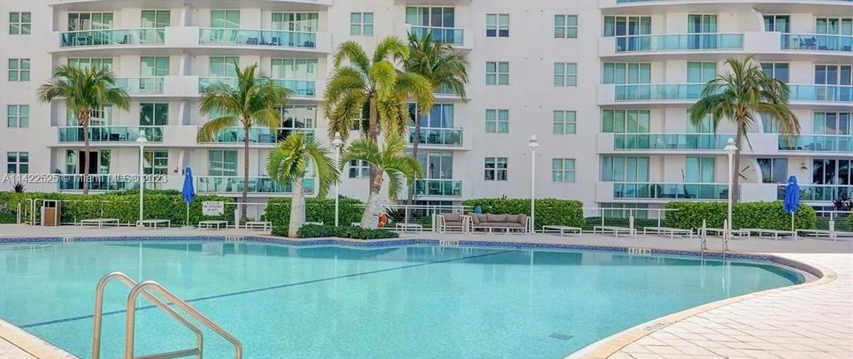 7900 & 7910 Harbor Island Dr