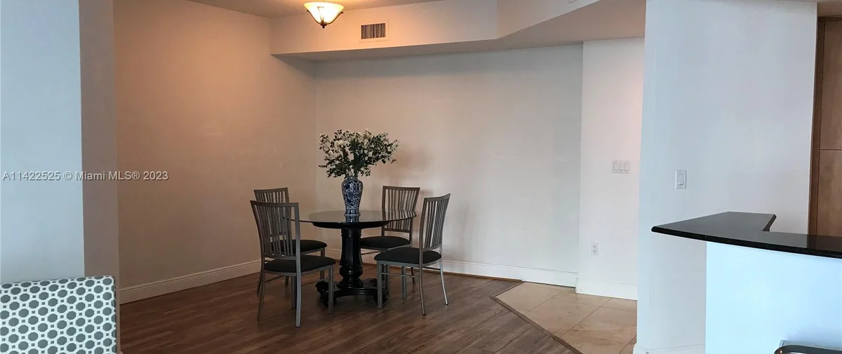 7900 & 7910 Harbor Island Dr