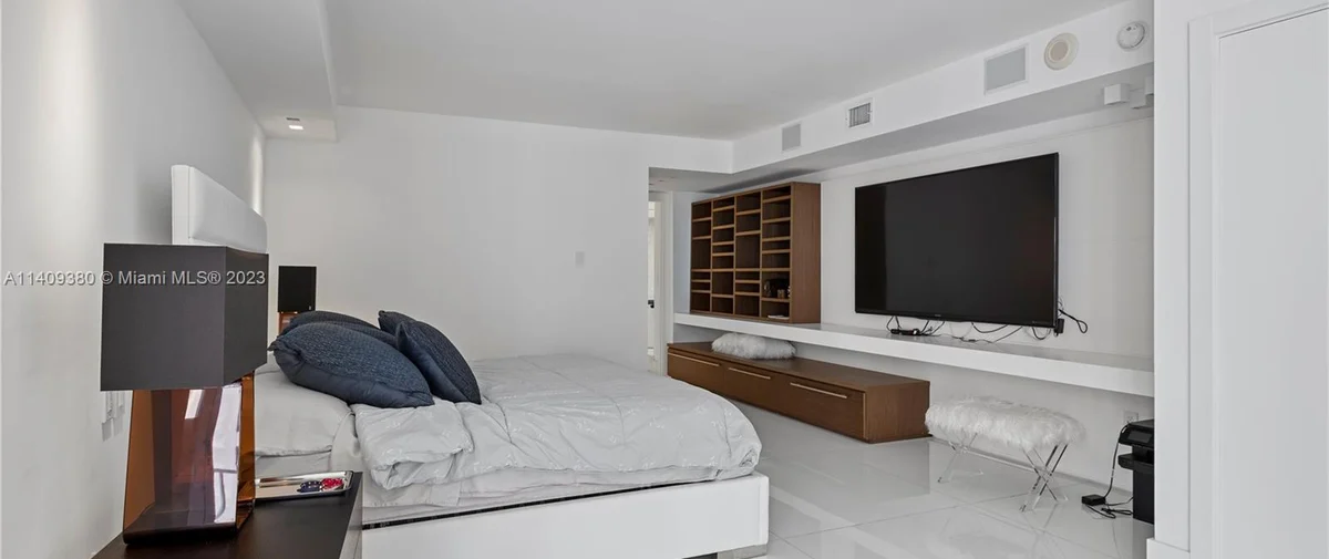 10155 Collins Ave Bal