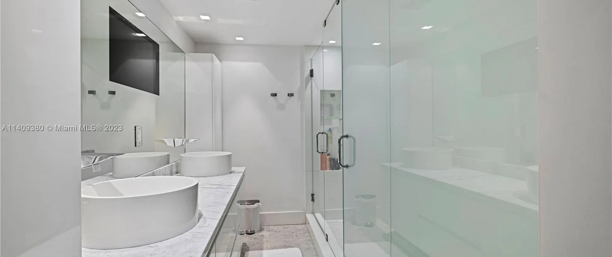 10155 Collins Ave Bal