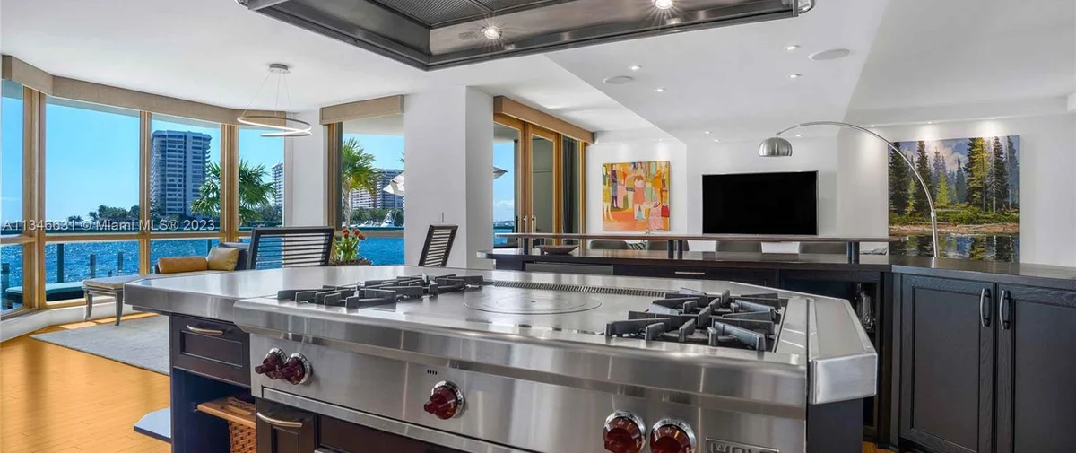 1660 S Bayshore Court