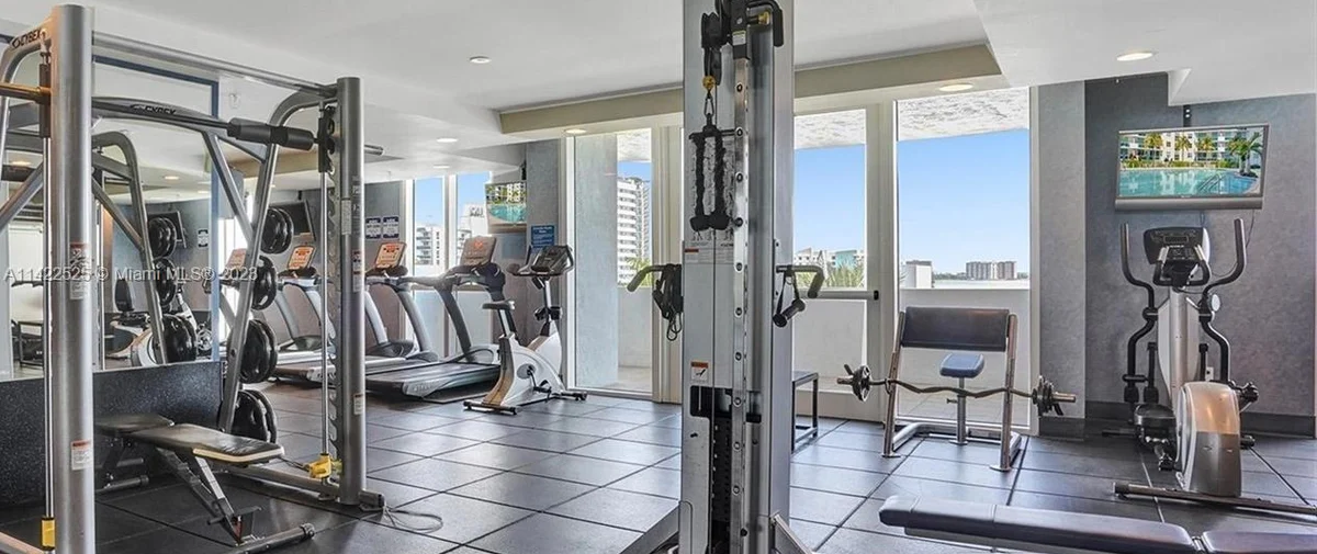 7900 & 7910 Harbor Island Dr