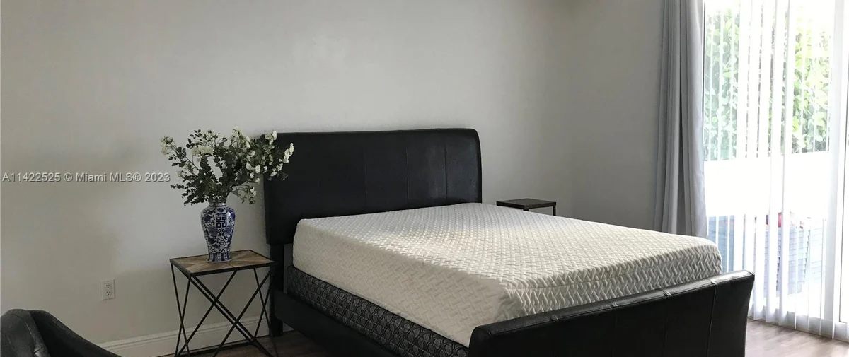 7900 & 7910 Harbor Island Dr