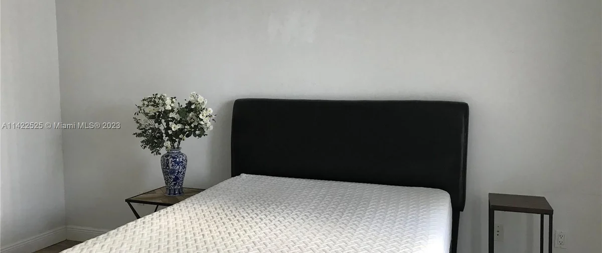 7900 & 7910 Harbor Island Dr