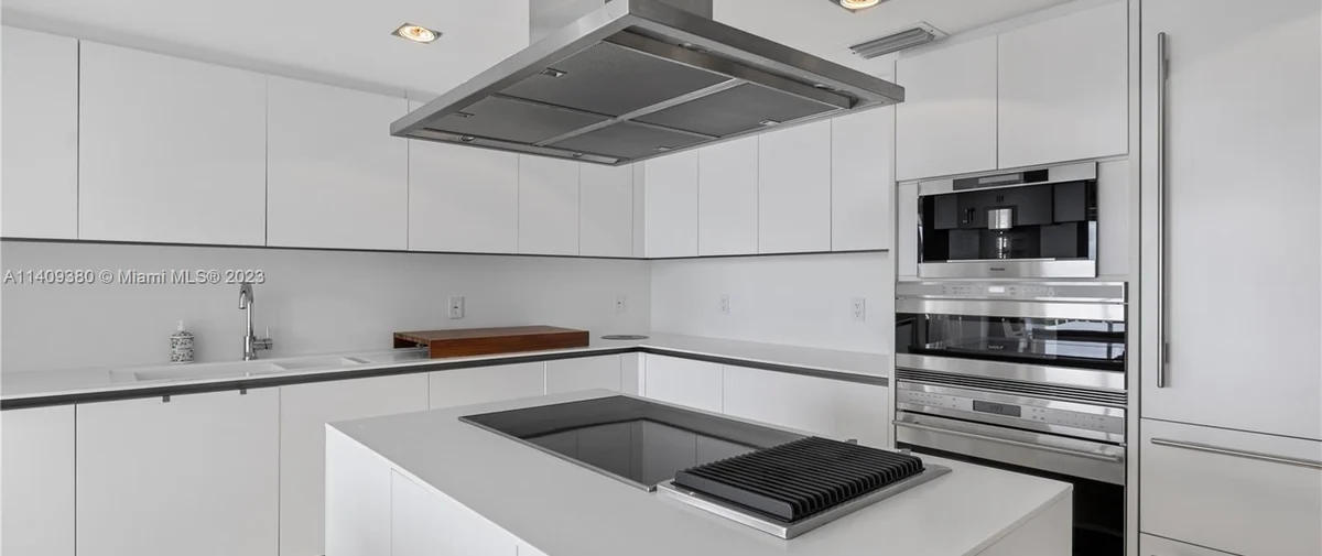 10155 Collins Ave Bal