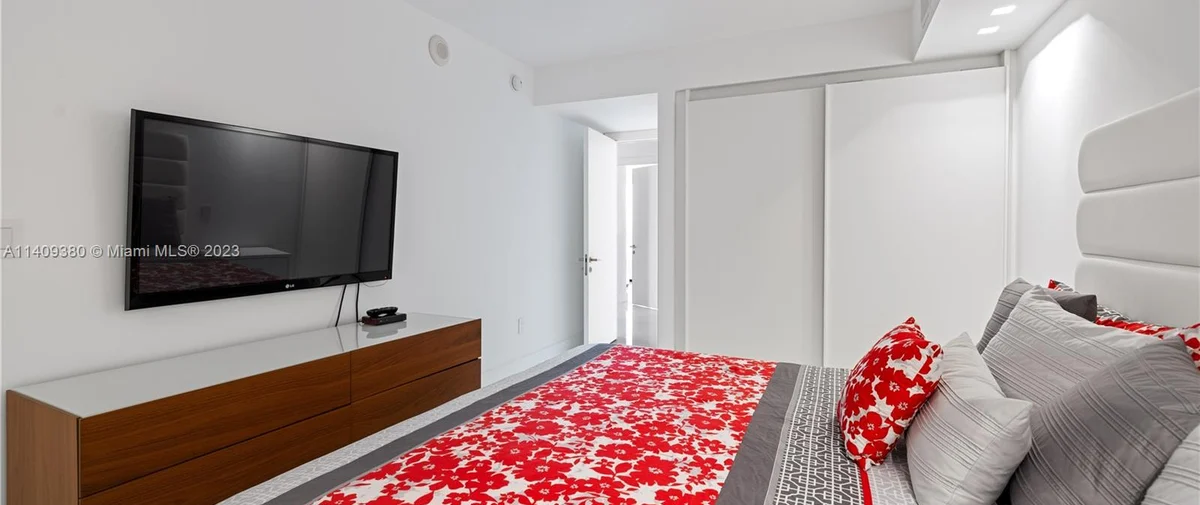 10155 Collins Ave Bal