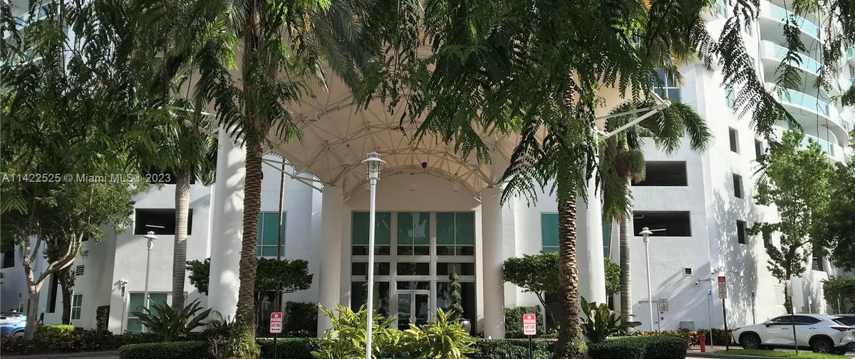 7900 & 7910 Harbor Island Dr