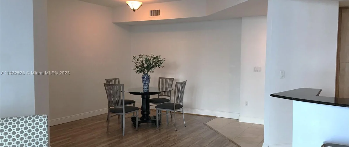 7900 & 7910 Harbor Island Dr