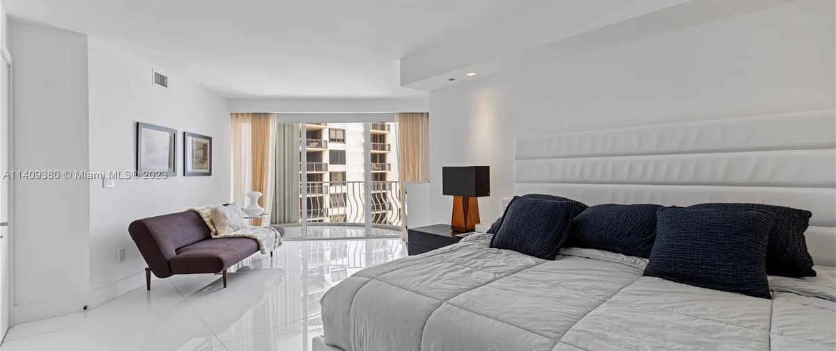 10155 Collins Ave Bal