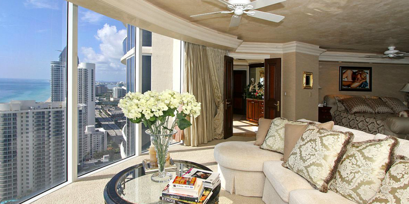 17555 Collins Avenue