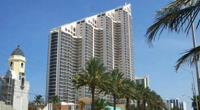 17555 Collins Avenue