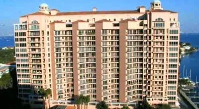 10 - 60 Edgewater Drive