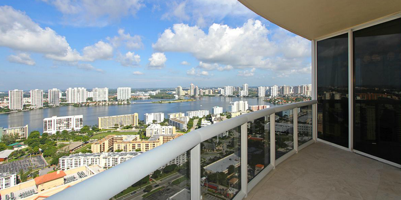 17555 Collins Avenue