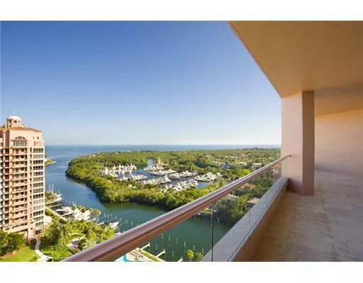 10 - 60 Edgewater Drive