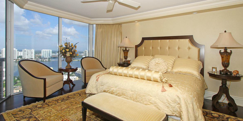 17555 Collins Avenue