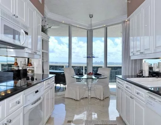 3100 - 3200 N Ocean Blvd