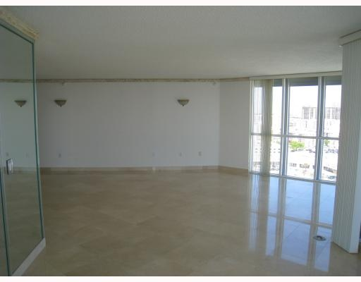 16711 Collins Avenue