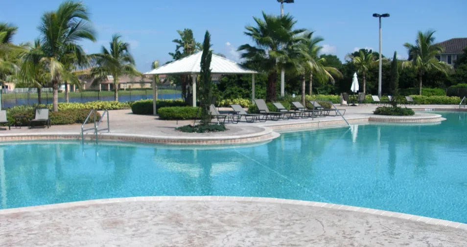 Isles of Weston Avenue