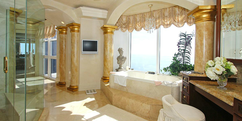 17555 Collins Avenue