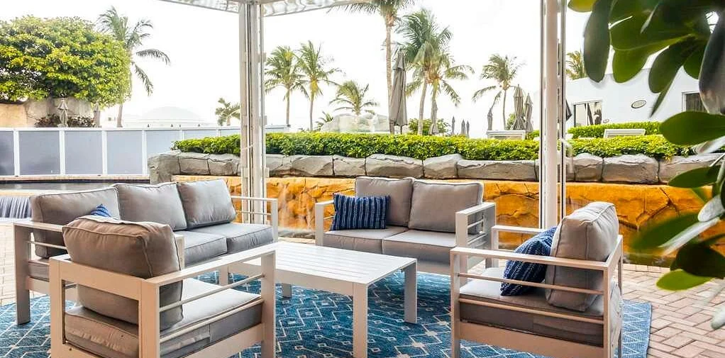 18001 Collins Avenue