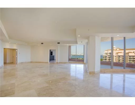 10 - 60 Edgewater Drive