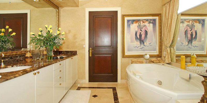 17555 Collins Avenue