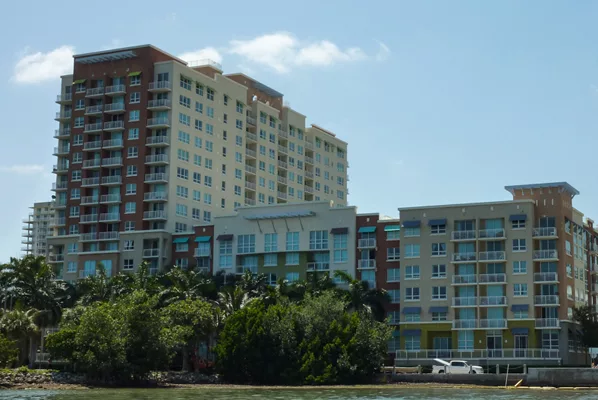 2000 - 2001 N Bayshore Drive