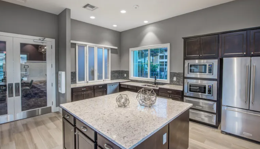 4000 Large Leaf Lane