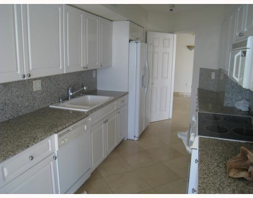 16711 Collins Avenue