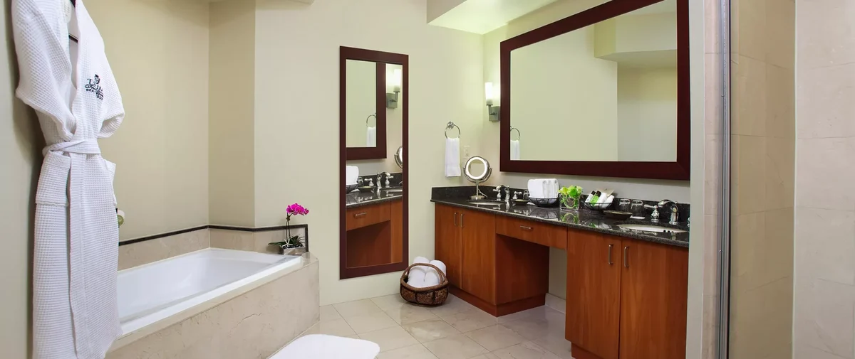 18001 Collins Avenue