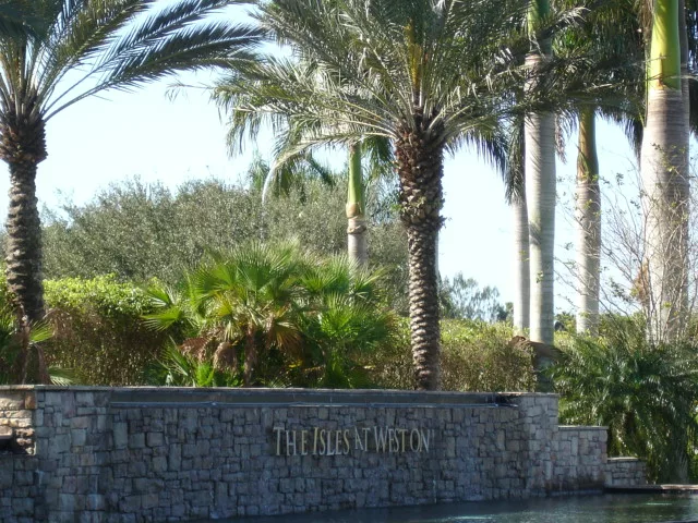 Isles of Weston Avenue