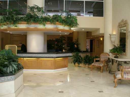 16711 Collins Avenue